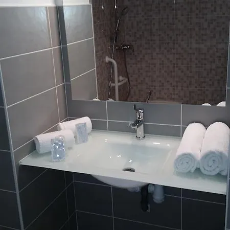 Hotel Restaurant Et Soiree Etape Bel Air 2*